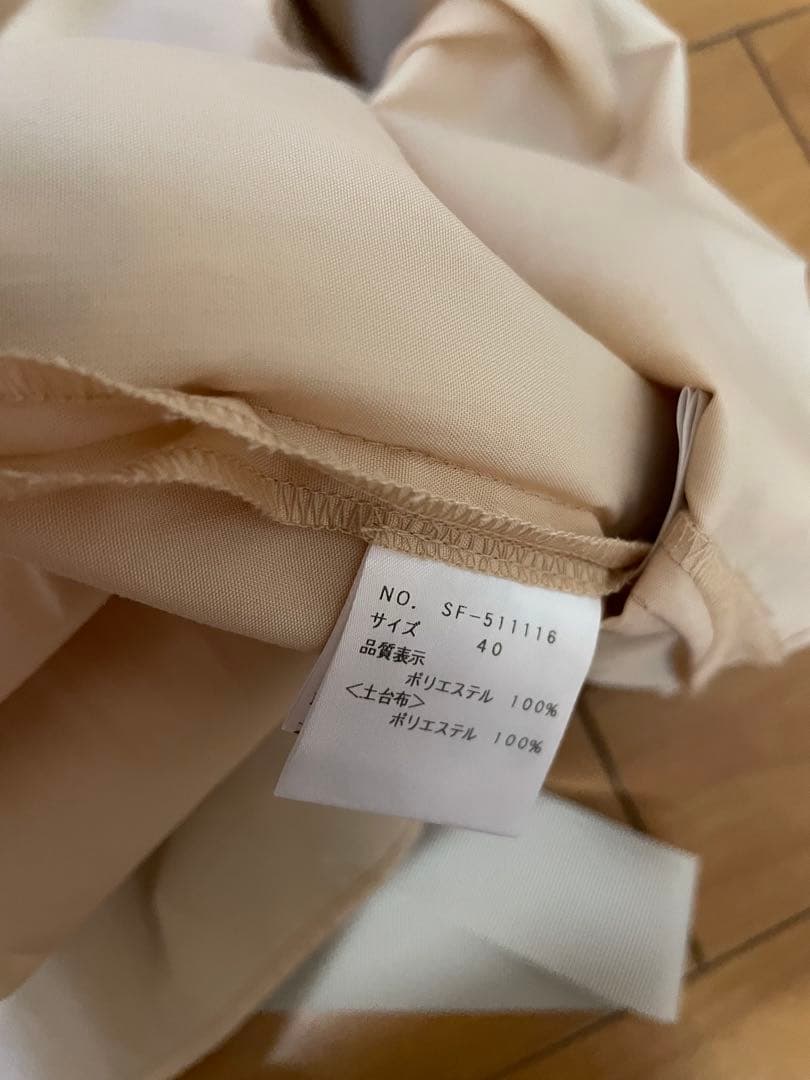 お値下げしました。ベージュ 半袖 ひざ丈ワンピース 40 価格