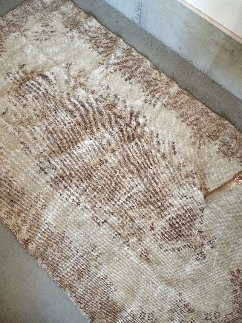 ベージュとミルクティーのヴィンテージラグ 雅姫さんNo.685