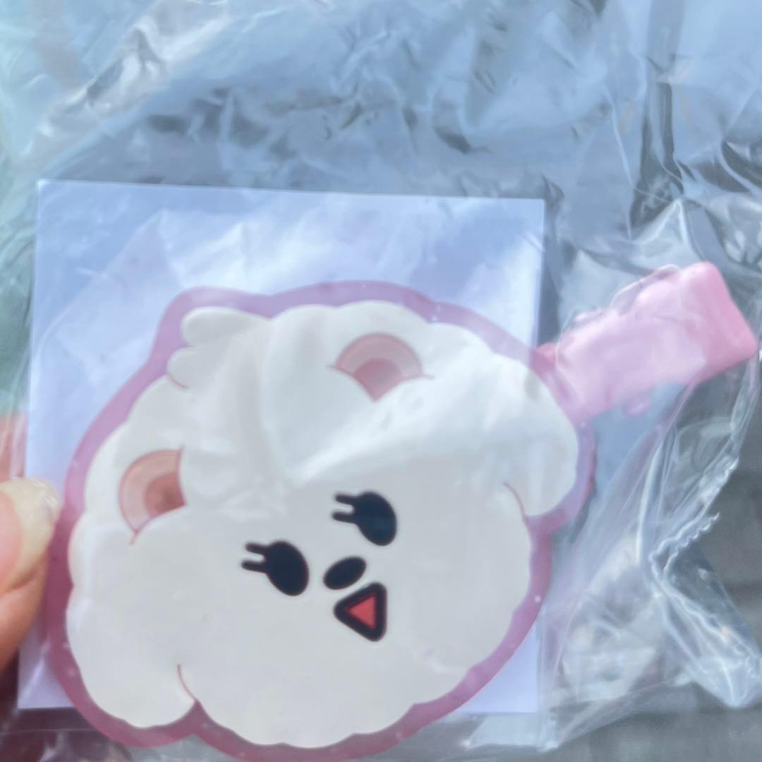 TXT ボムギュ ヘアクリップ プルバトゥ バムグッ - メルカリ