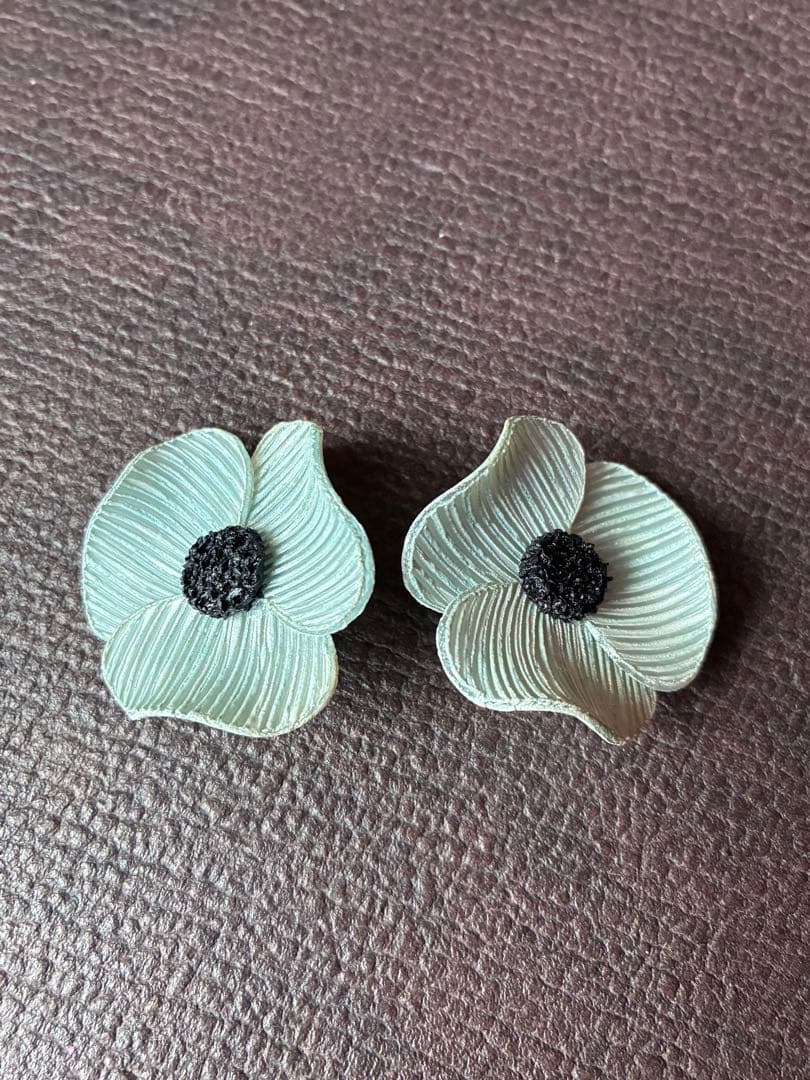 イヤリングとブローチのセット、パリ、Cilea - メルカリ