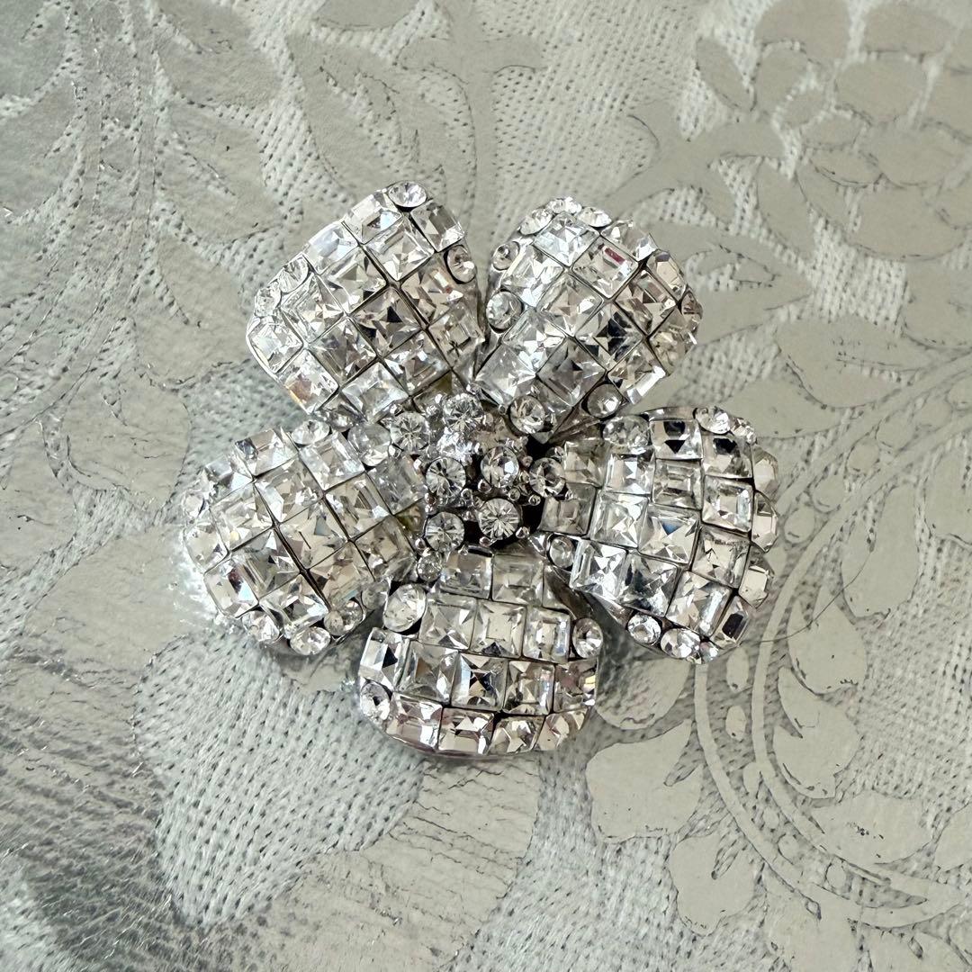 24h限定値引【極美品】FOXEY定番お花ブローチクリア/ワンピース - メルカリ