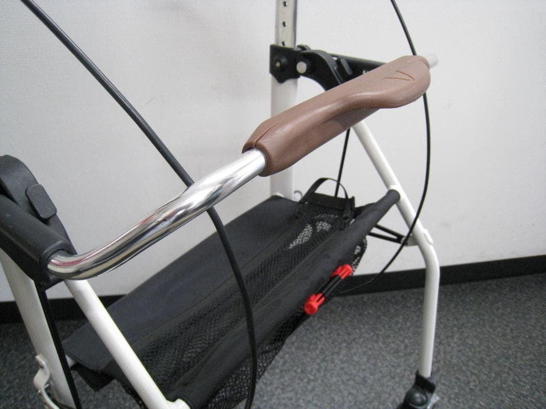 イコットエア 安寿 軽量 歩行器 歩行車 軽量 3.9kg 折りたたみ