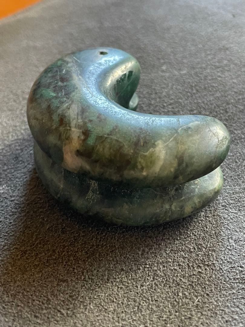 古墳時代前期 合わせ勾玉 翡翠 飛騨翡翠 碧玉 出土品。 - メルカリ