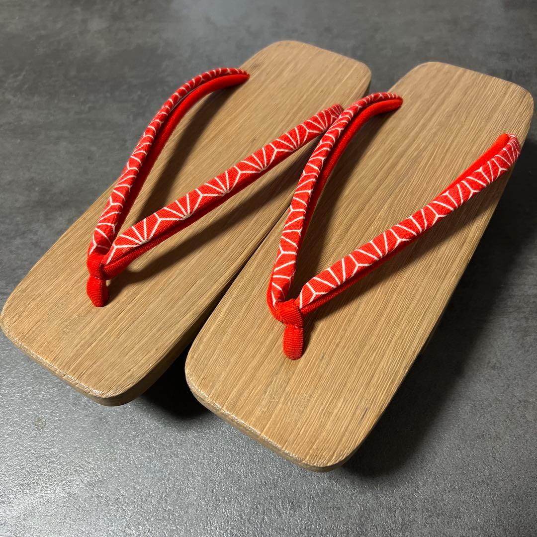 当時物 木製下駄 赤い鼻緒 伝統的スタイル 東京 三越 17 - メルカリ