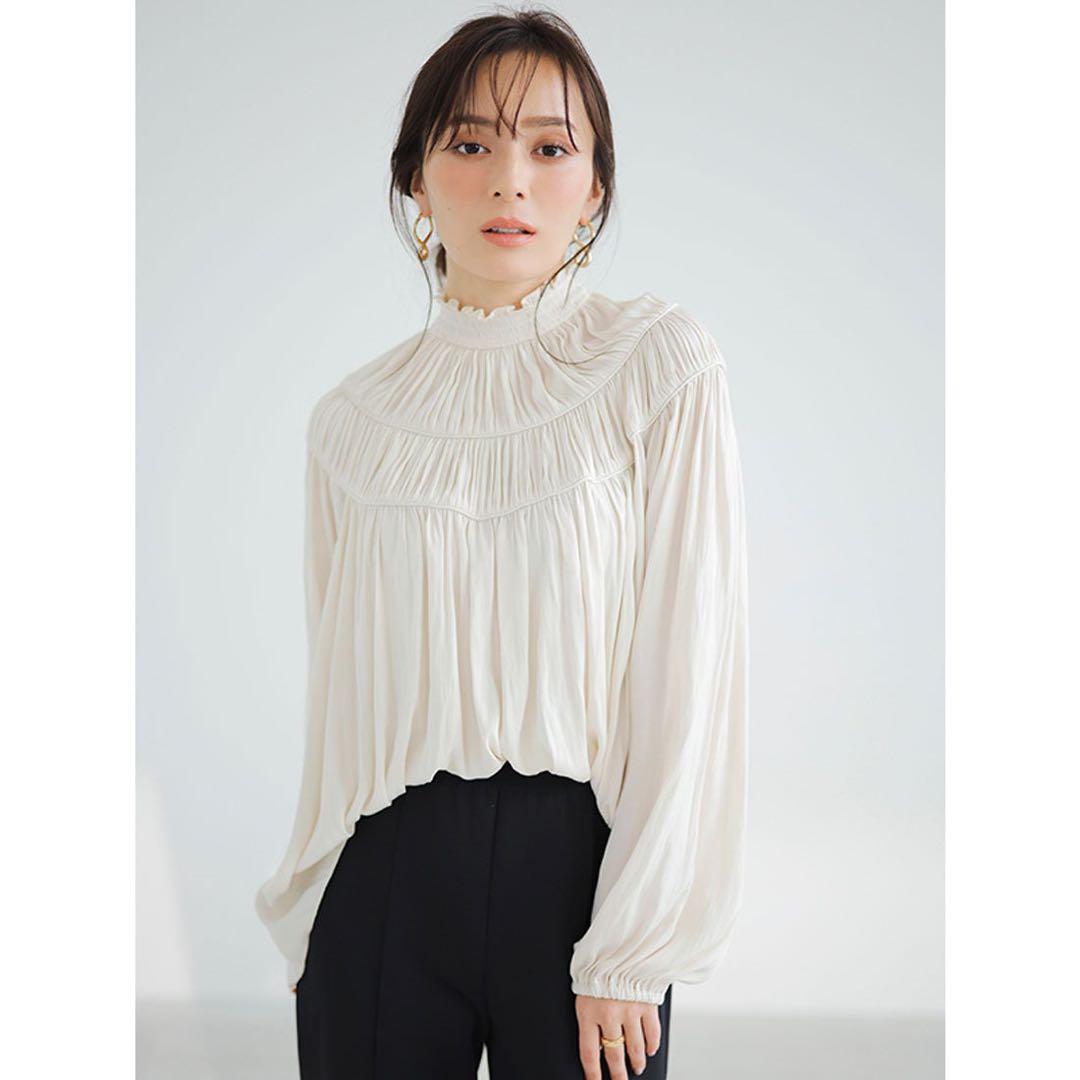 anuans】デコルテギャザーブラウス アイボリー