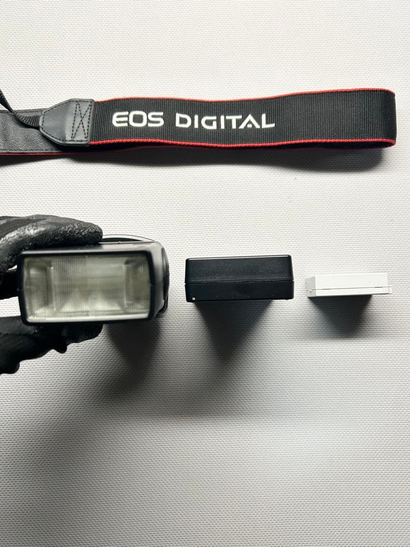 Canon EOS Kiss X6i カメラ 収納バッグ ストロボ 付き