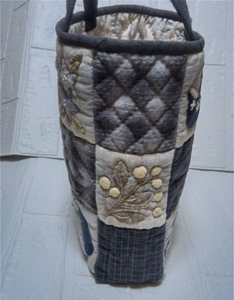 パッチワークキルト 《お花とバスケット・アップリケ&刺繍》 (残1点)