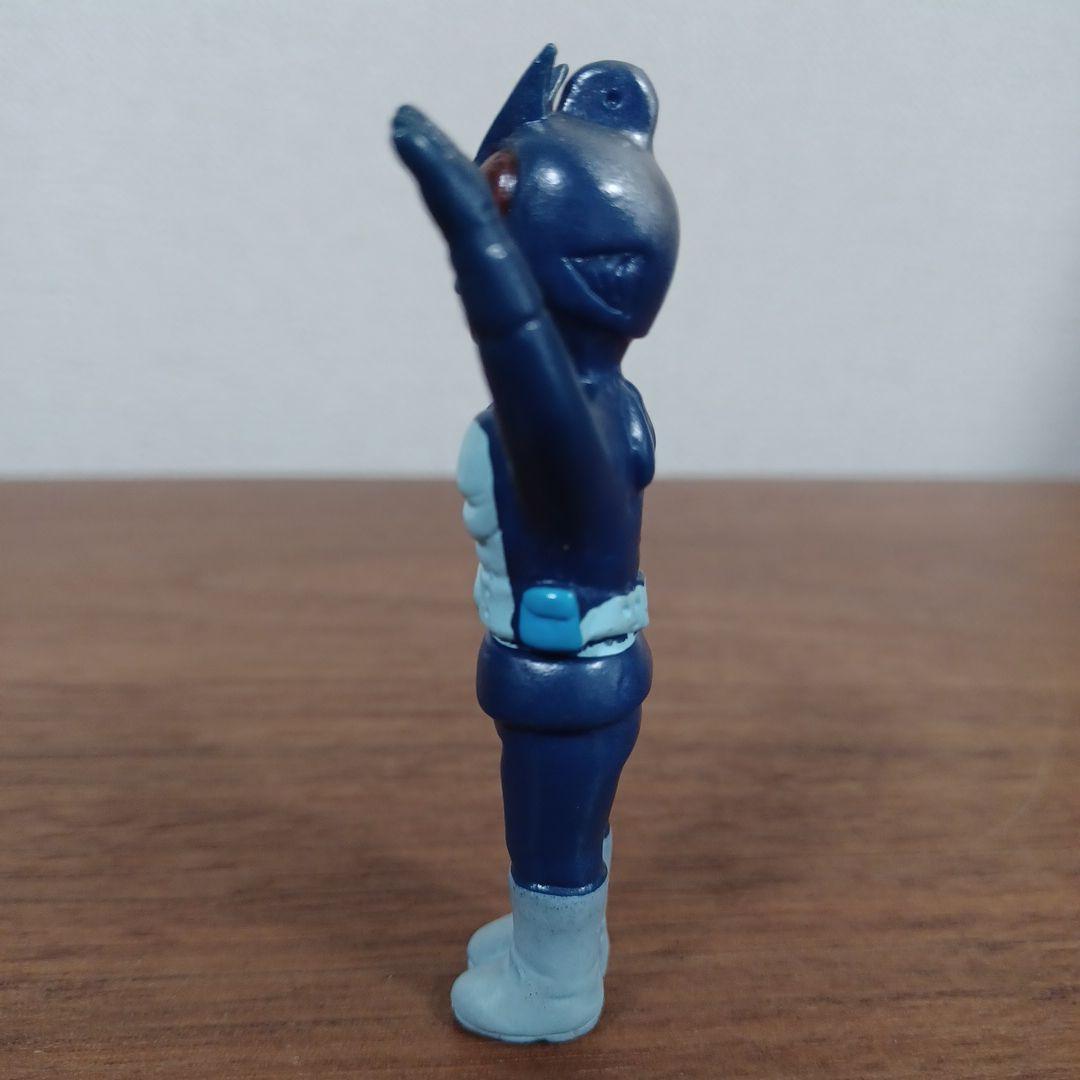 無版権 パチモノ 「仮面ライダー」風ペンダント・トップ ミニソフビ