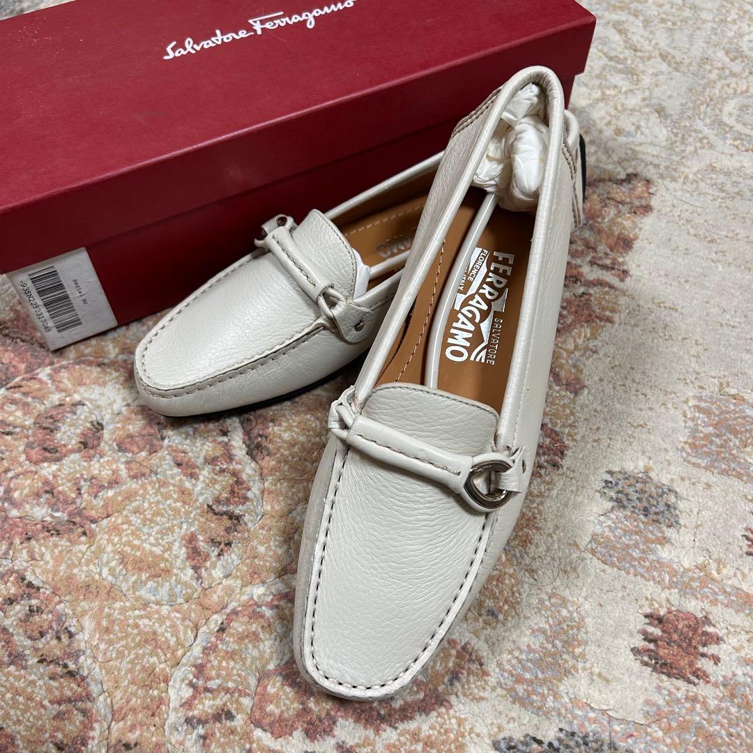 Salvatore Ferragamoドライビングシューズ　ローファー 23.5 中古・古着通販】Salvatore Ferragamo (サルヴァトーレ フェラガモ