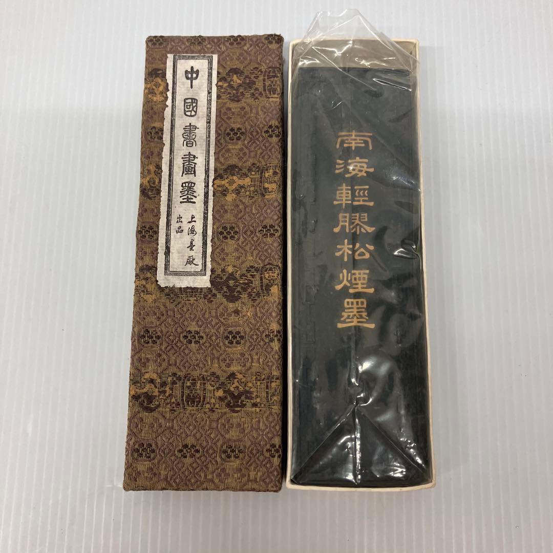 中国書道墨】南海軽膠松煙墨 中国墨 古墨 書道 未使用 布箱 年代物