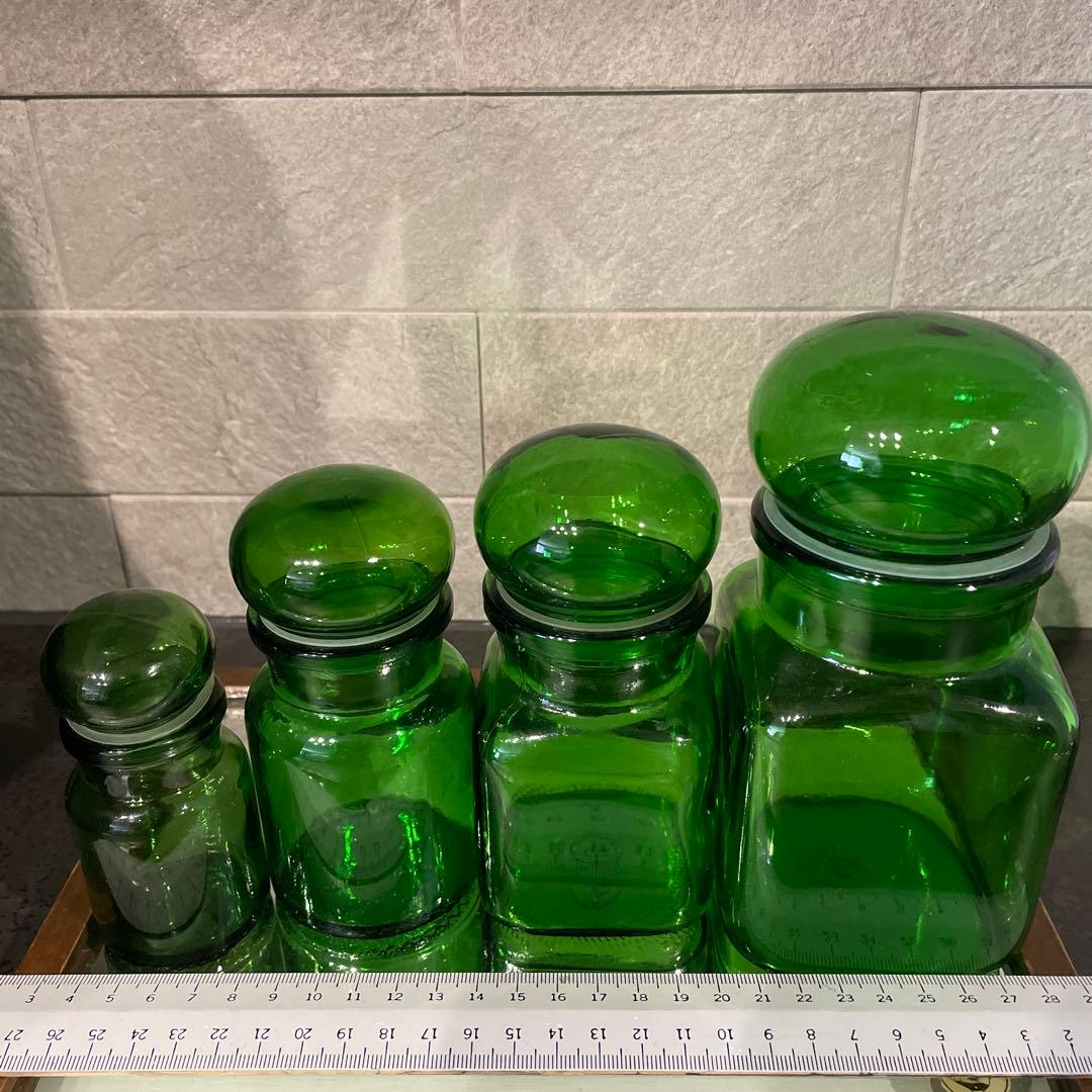 蓋付きベルギー製エメラルドグリーン ガラス瓶4個 蓋付きベルギー製エメラルドグリーン ガラス瓶4個 蓋付きベルギー製