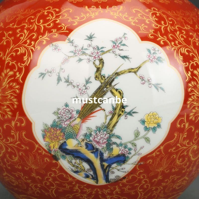 清雍正黄地琺瑯彩開窓花卉賞瓶 景徳鎮 陶磁器 装飾品 現代工芸品 美術