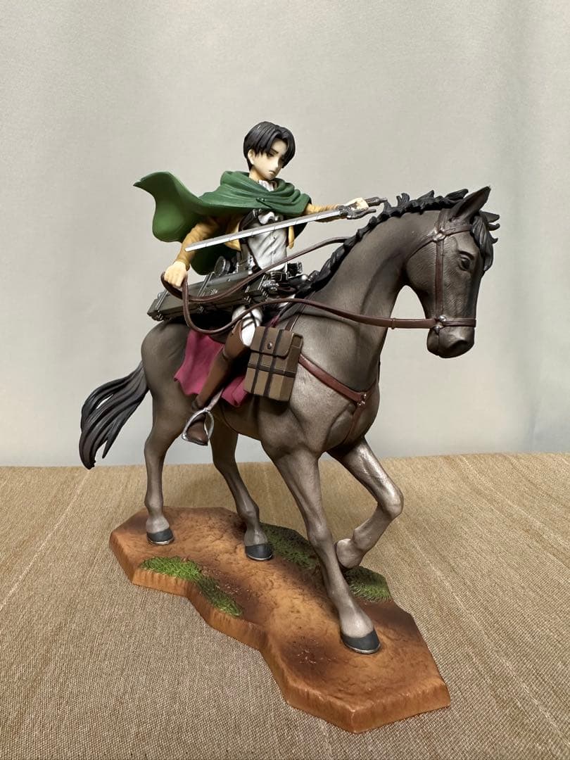 進撃の巨人 リヴァイ 一番くじ フィギュア 壁外調査 おまけ付き - メルカリ