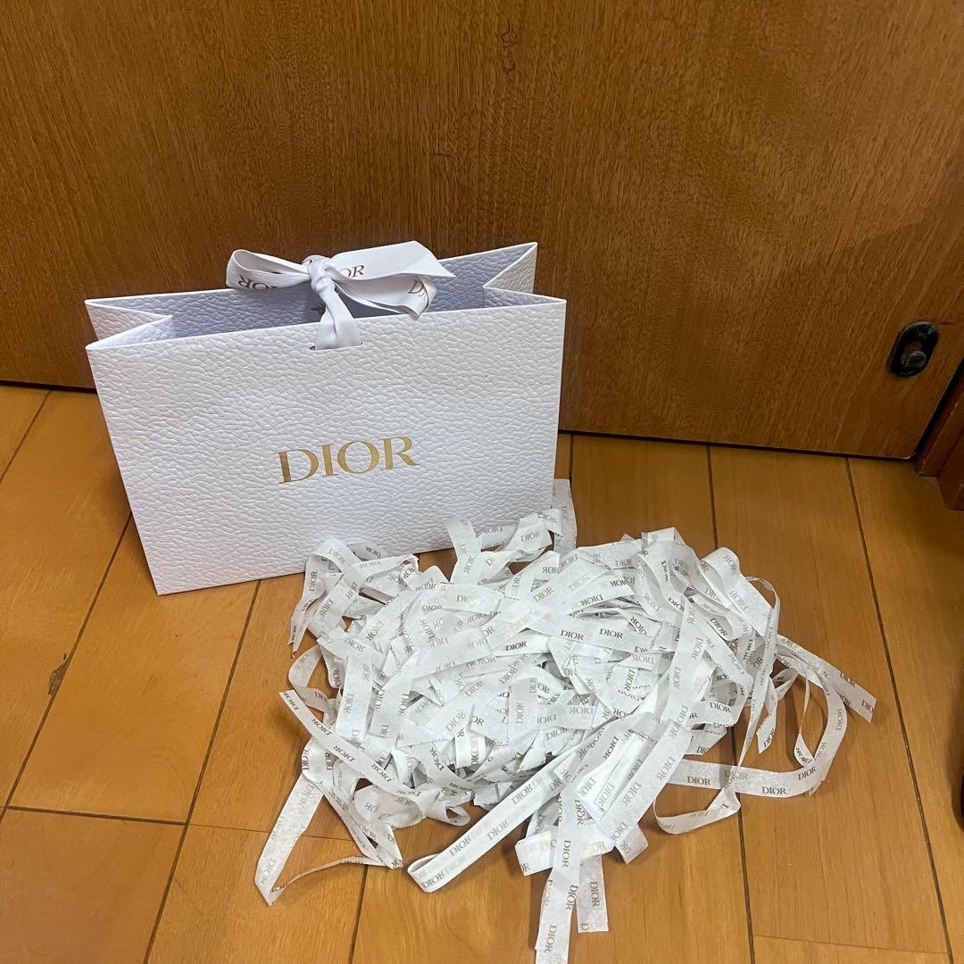 Dior ギフトボックス リボン付き - メルカリ