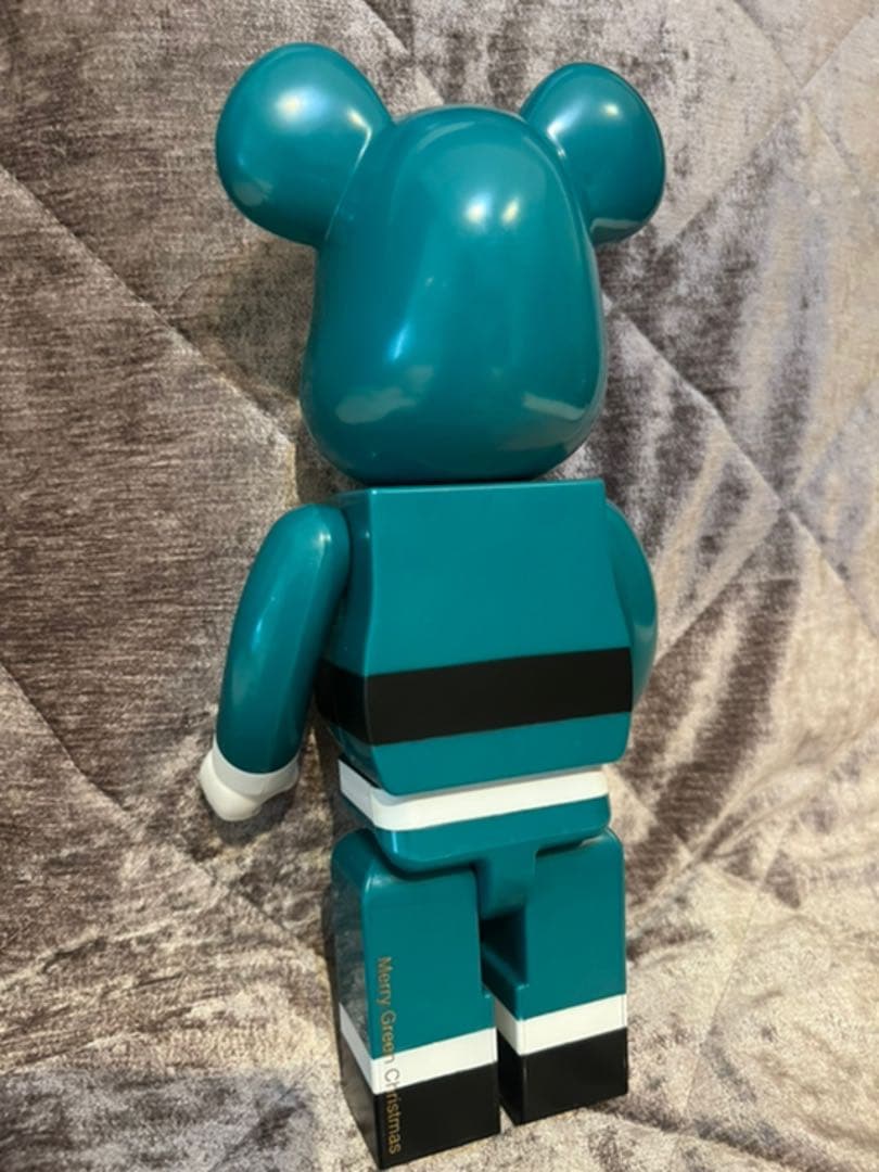 非売品ベアブリック400%伊勢丹三越チャリティーグリーンサンタ - メルカリ