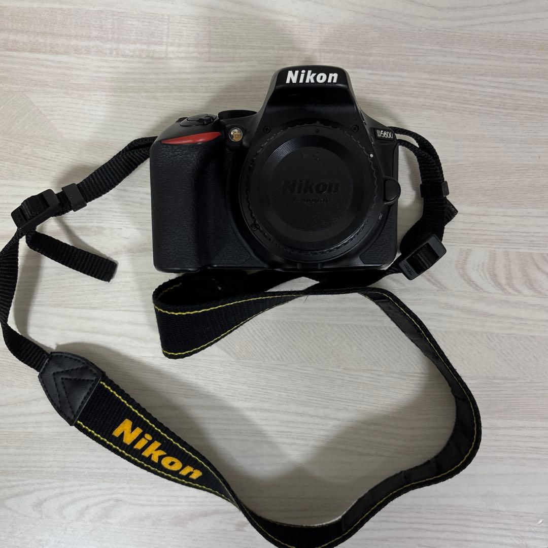 Nikon D5600 & D3000 レンズ3本・スピードライト付 - メルカリ