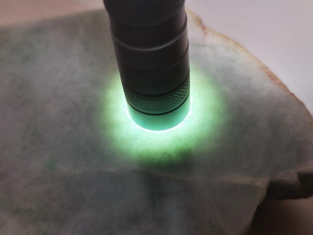 緑ラベ 646g 翡翠 ヒスイ 原石 鑑賞石 自然石 誕生石 鉱物 宝石