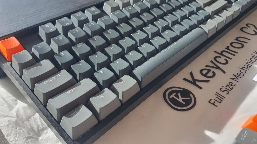 【US配列】Keychron C2 フルサイズメカニカルキーボード（美品・赤軸） Amazon | Keychron C2 フルサイズ 有線メカニカルキーボード Mac対応