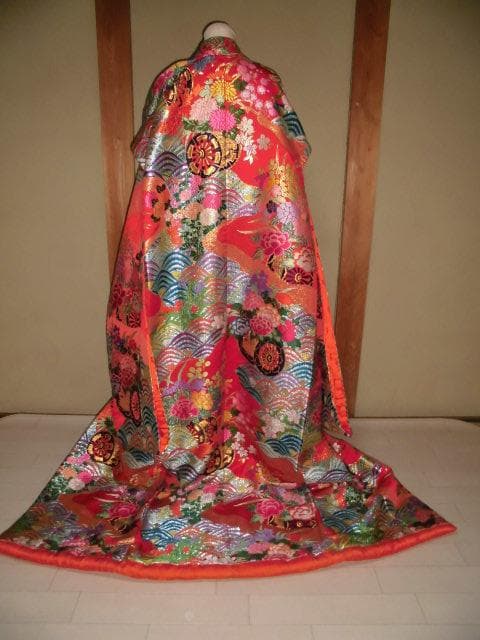 52 花嫁着物 婚礼衣装 打掛 華やか織物 楽天市場】色打掛 着物 神社婚 和装 花嫁衣裳 1AI0985 竹峰刺繍黄色地