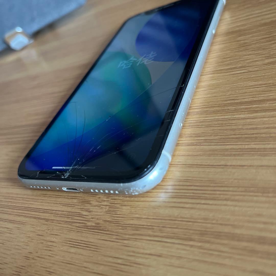 iPhone 11 ホワイト 本体 SIMロックあり 64GB ジャンク品 - メルカリ