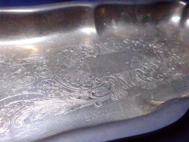 英国銀製品の老舗MFGのレオナルドシルバーの彫刻模様が施された