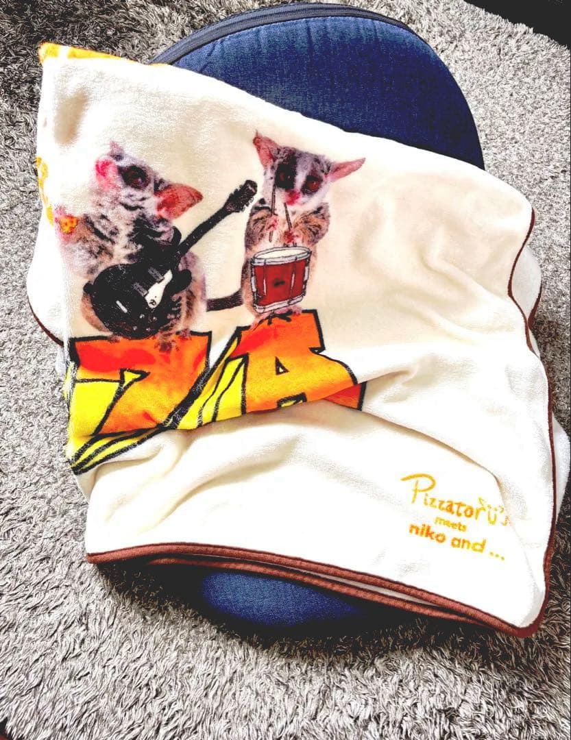 niko and ピザトル コラボブランケット - メルカリ