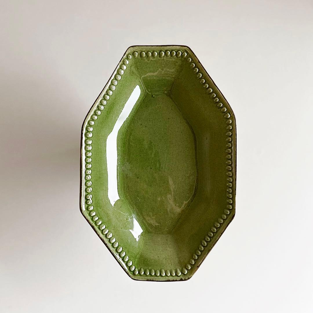 オクトゴナル ラヴィエ フランス 南仏陶器 緑釉 C 南仏ぽってり厚め緑のオクトゴナル（約25cmのページ） | tompa _ antiques