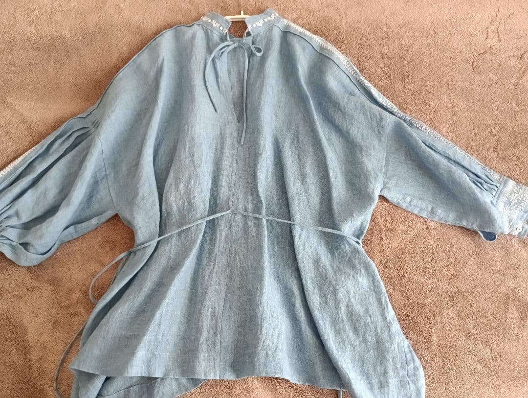 TOWAVASEリネン刺繍ブラウス未使用 - メルカリ