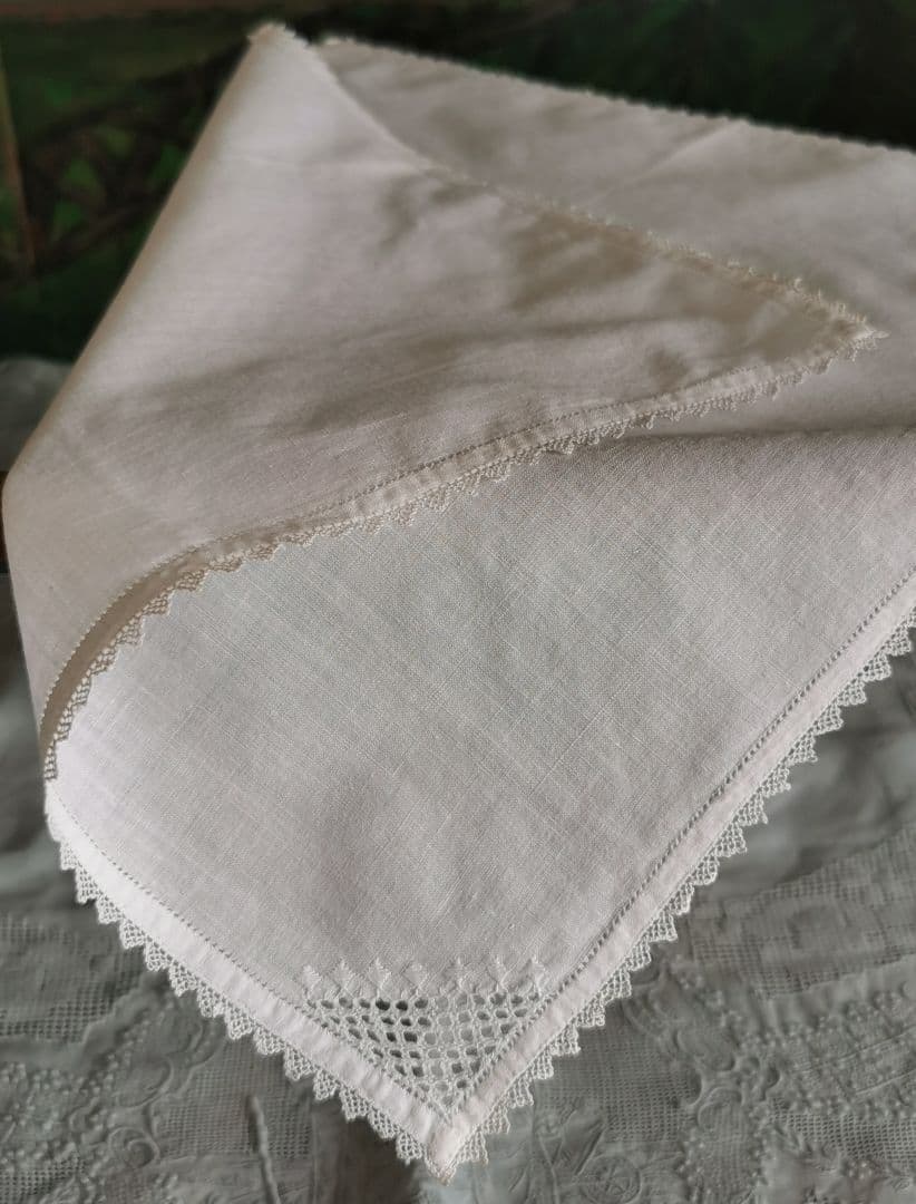 パリの骨董屋さんで購入の繊細なレ―スのハンカチ、アンティーク