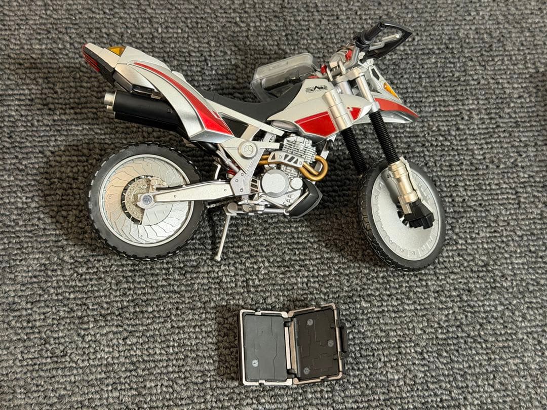 フィギュアーツ　S.H.Figuarts　オートバジン（ビークルモード）