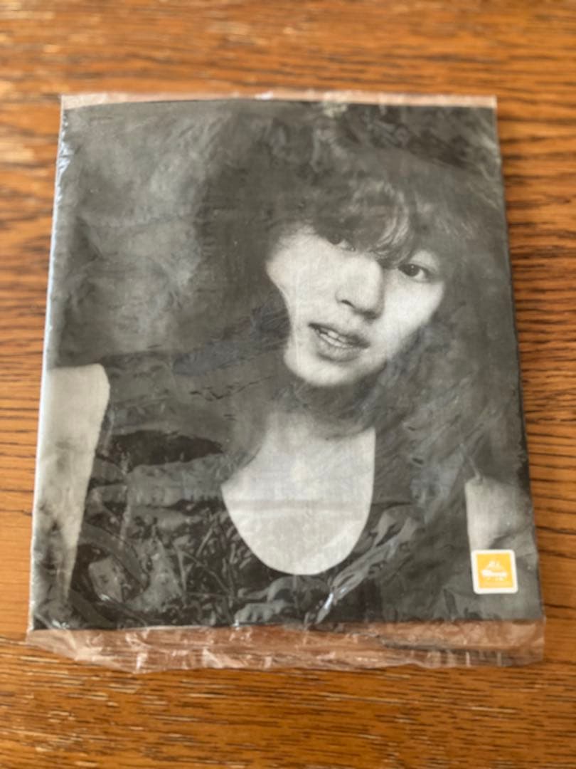 モノクロ肖像 中森明菜ハンカチ未開封 - メルカリ