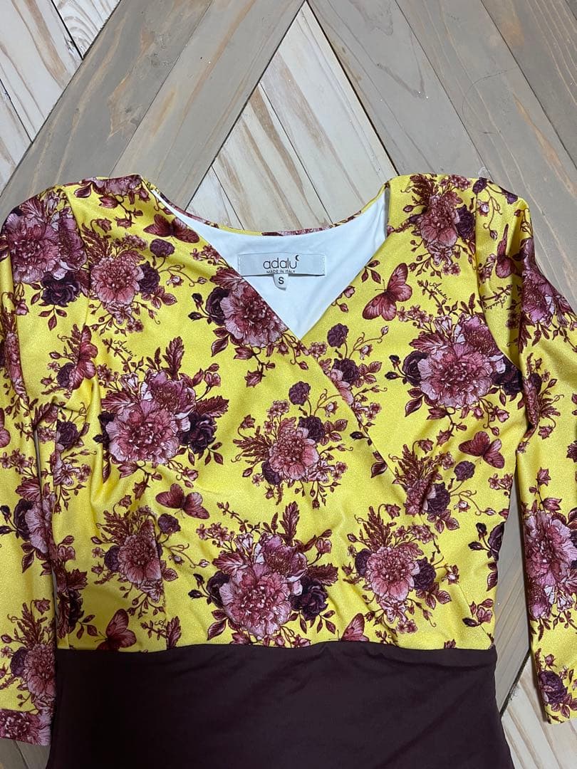 新品未使用品アダルadaluカシュクール水着