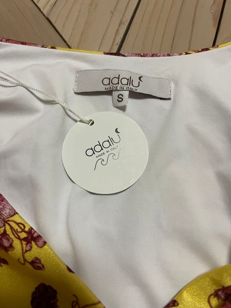 新品未使用品アダルadaluカシュクール水着