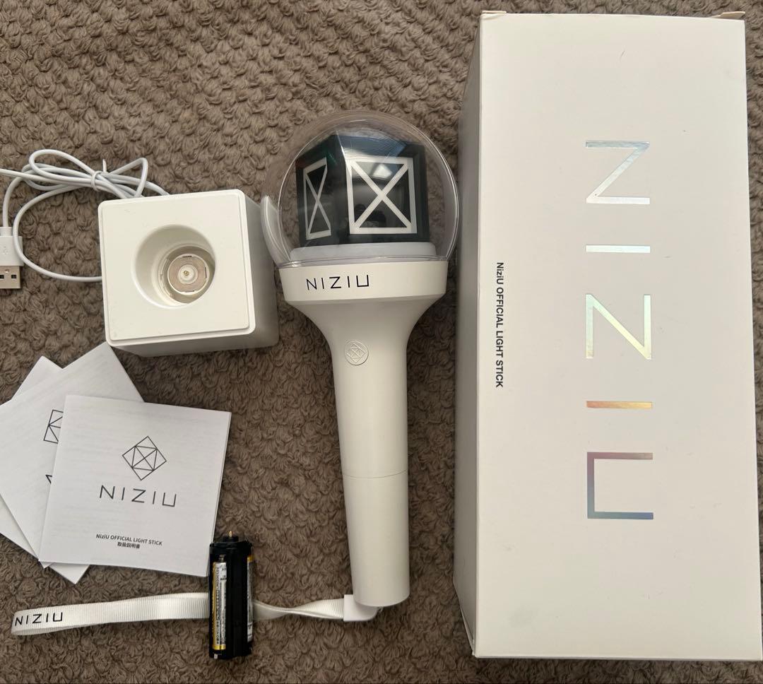 NiziU 公式　ペンライト ホワイト NiziU 公式ペンライト ホワイト - メルカリ