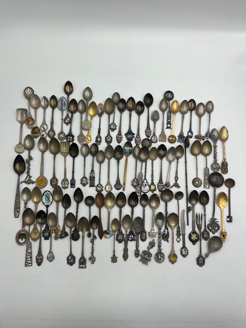 海外　アンティーク　スプーン　シルバー　海外観光地装飾　まとめ売り 英国アンティークの美しいカトラリー、シルバープレートのサーバー