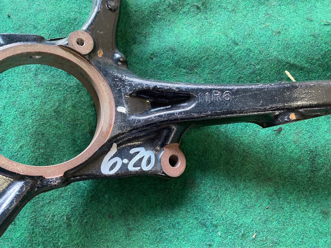 トヨタ　タンドラ　ナックル　07-14 4ドア　5.7L 4WD TOYOTA