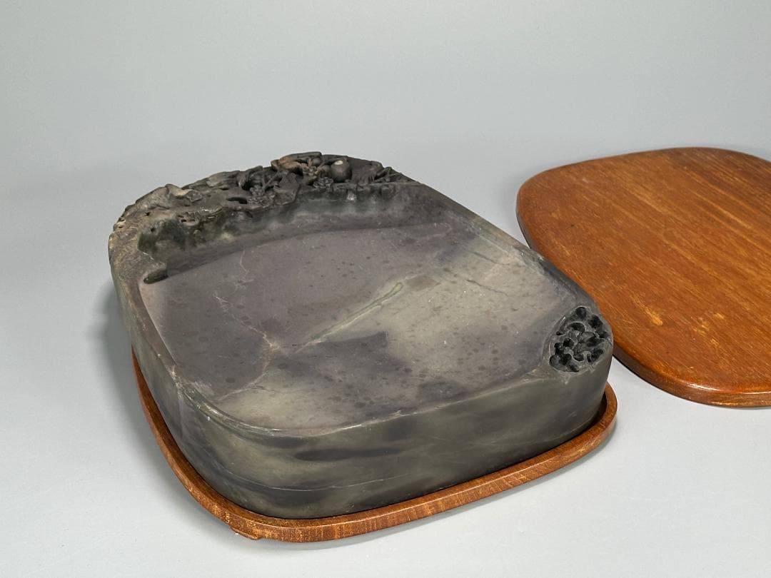 中国美術　書道具　文房具　硯　梅花鳥文端渓硯　唐物　古物　時代物　大振 端渓硯 大型 唐木箱 硯重さ約4.2kg 中国美術 唐物 書