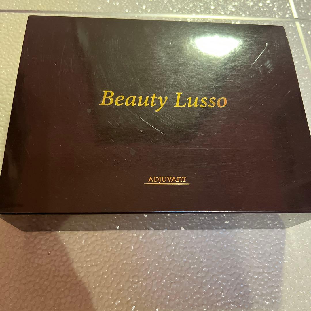 アジュバン ビューティールッソ 美顔器 目元のたるみケアにも活躍する、美顔器「アジュバン ビューティ ルッソ