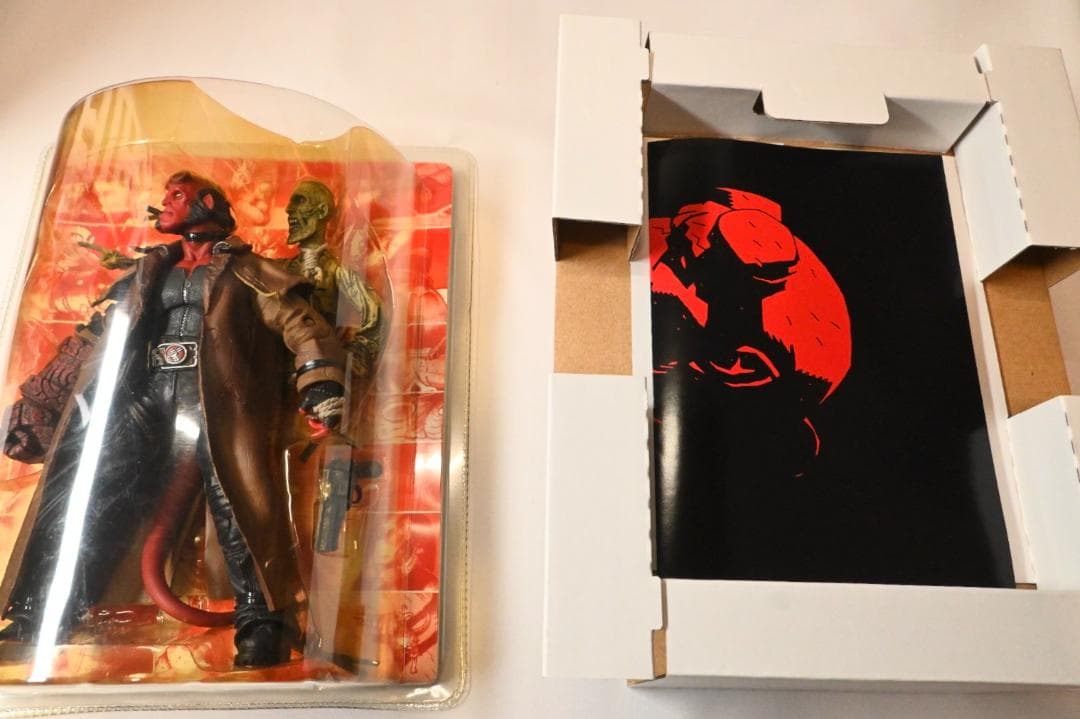 ヘルボーイ アクションフィギュア 日本限定