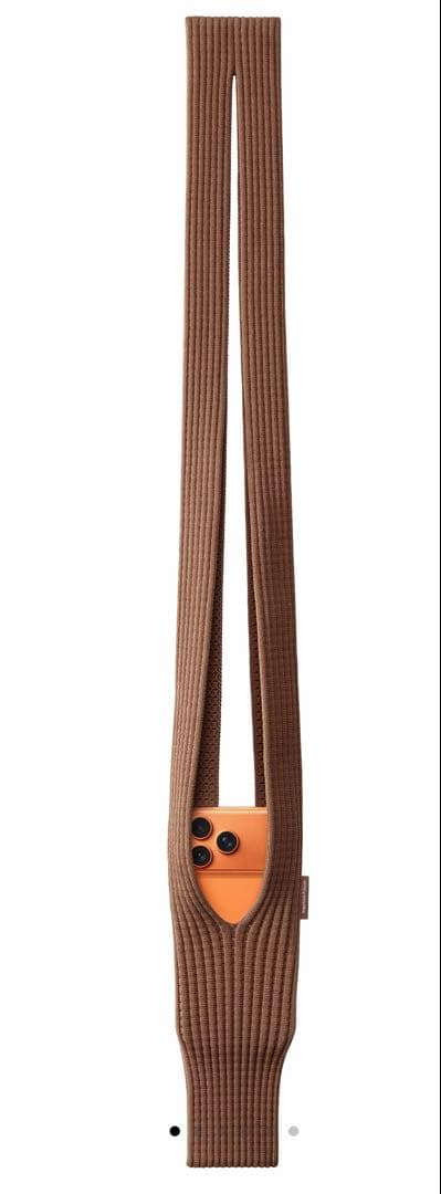 iPhone Pocket by ISSEY MIYAKE - ロング-シナモン