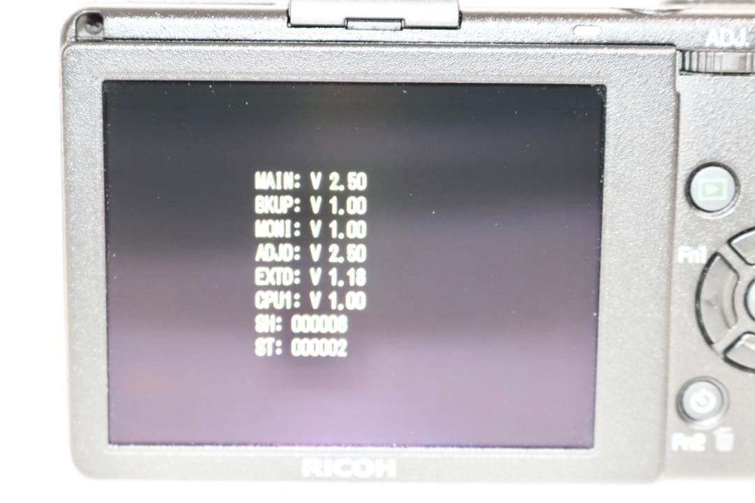 S数8回》 □ ほぼ新品 □ リコー RICOH GR DIGITAL Ⅲ - メルカリ