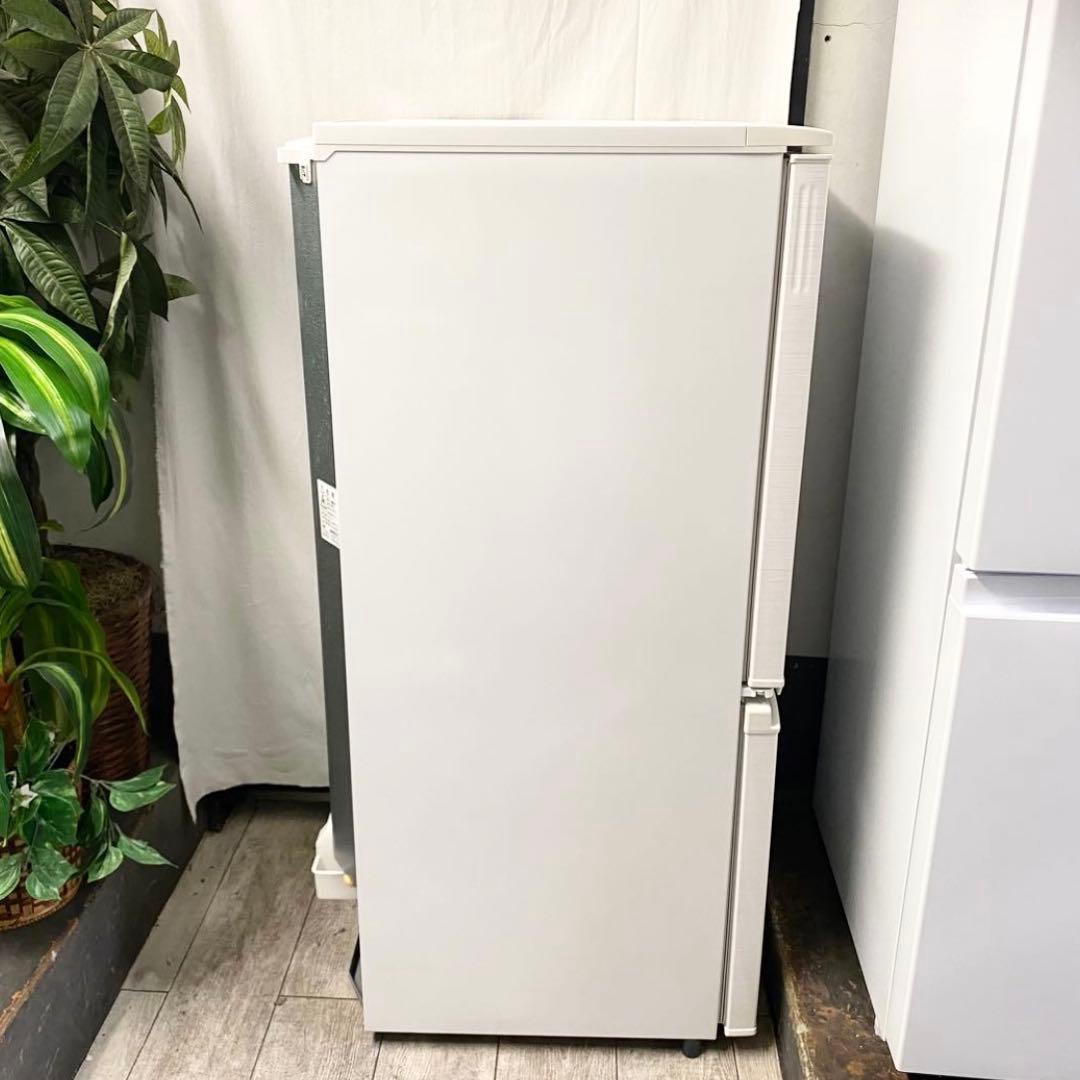どっちも付け替えドアだから設置場所に悩まない！一人暮らしに！冷凍