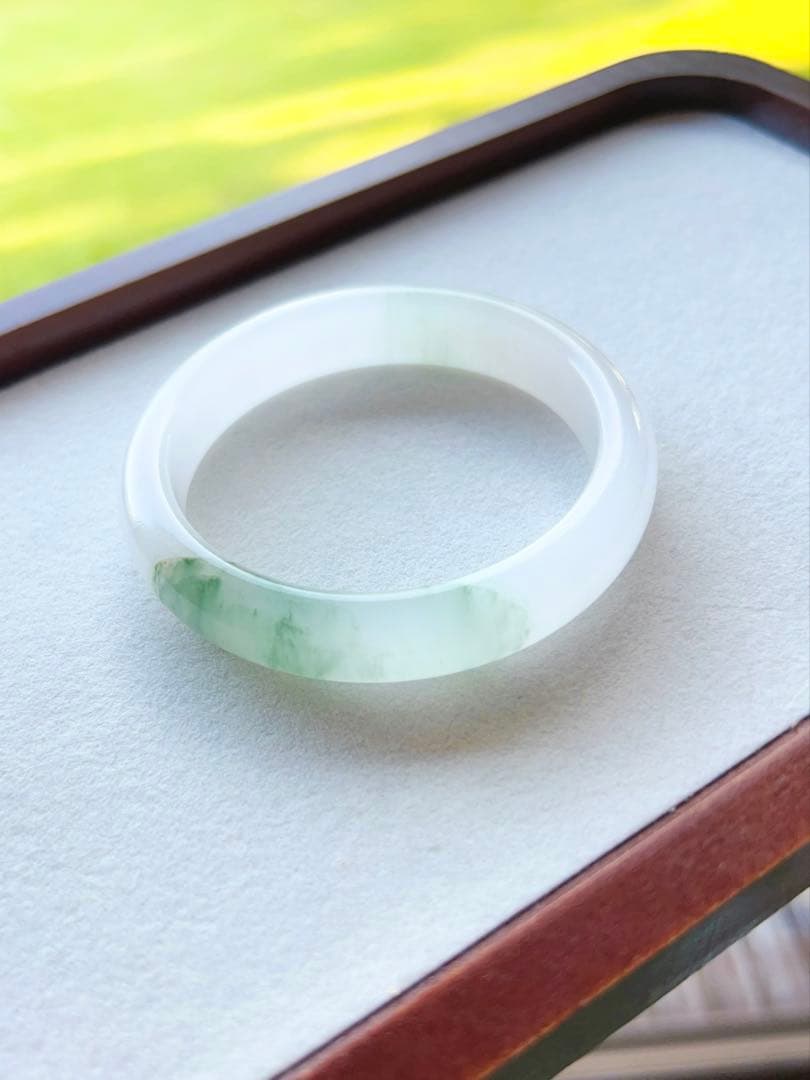 新疆天山翠　雪翠白底青　ヒスイ氷飄花　(内径)圏口54バングル　天然石　一口翠 新疆天山翠 雪翠白底青 ヒスイ氷飄花 (内径)圏口54バングル 天然石