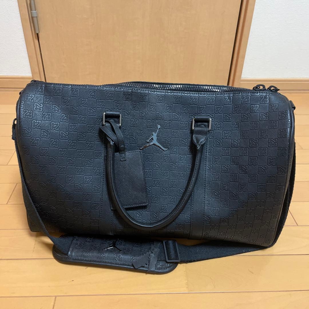 Jordan ブラック モノグラム ボストンバッグ(25L) - メルカリ