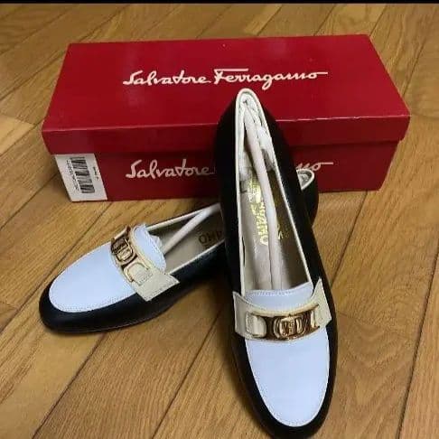 Salvatore Ferragamo ローファー ホワイト/ブラック メンズ モカシン・ボートシューズ｜フェラガモ