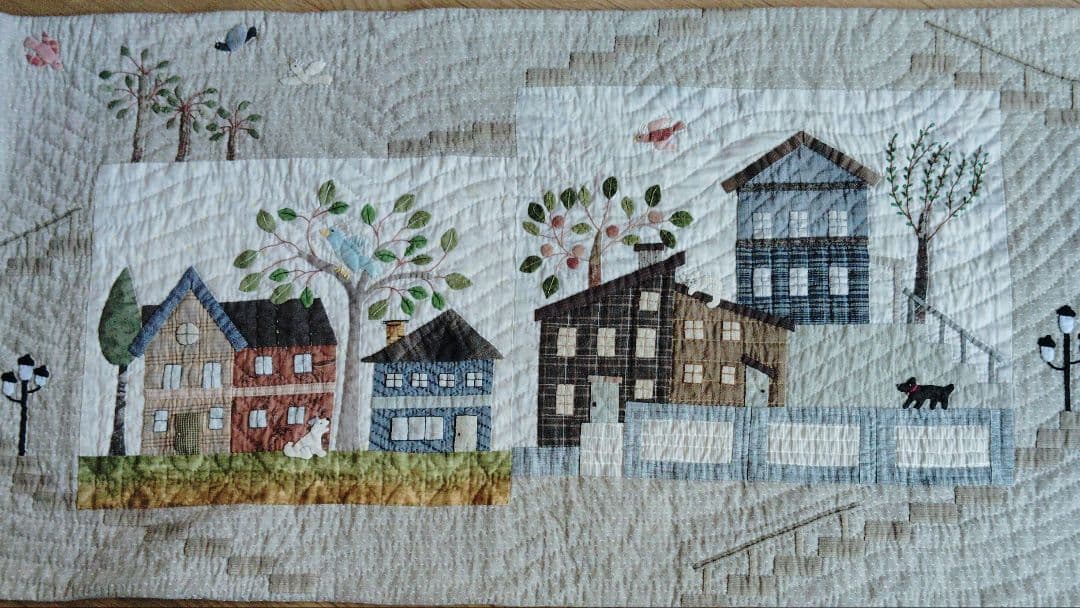 ハウスのパッチワークタペストリー【73】ミステリーキルト①③ ハウスのパッチワークタペストリー パッチワークキルトタペストリー