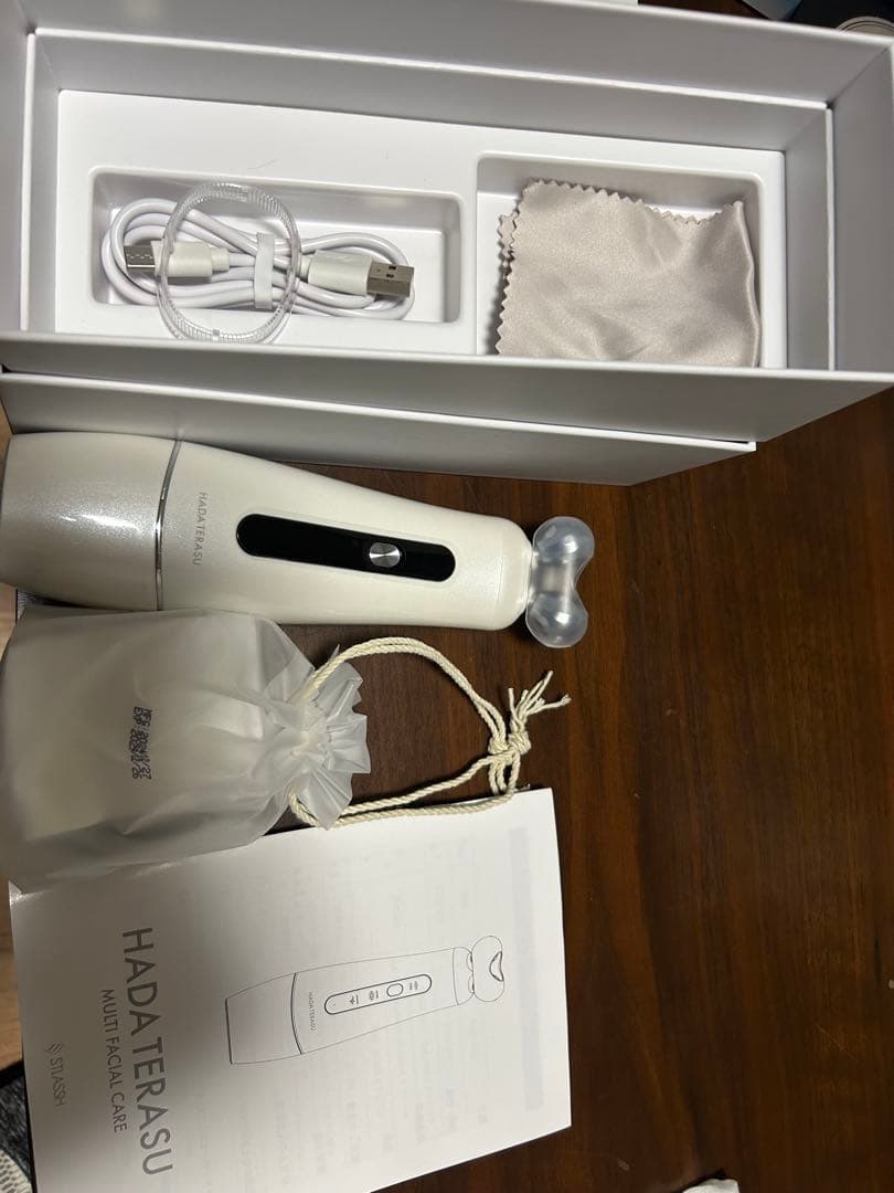 HADATERASU 美顔器 ホワイト 6月13日開始】女性脱毛サロンストラッシュ監修の「家庭用光美容器