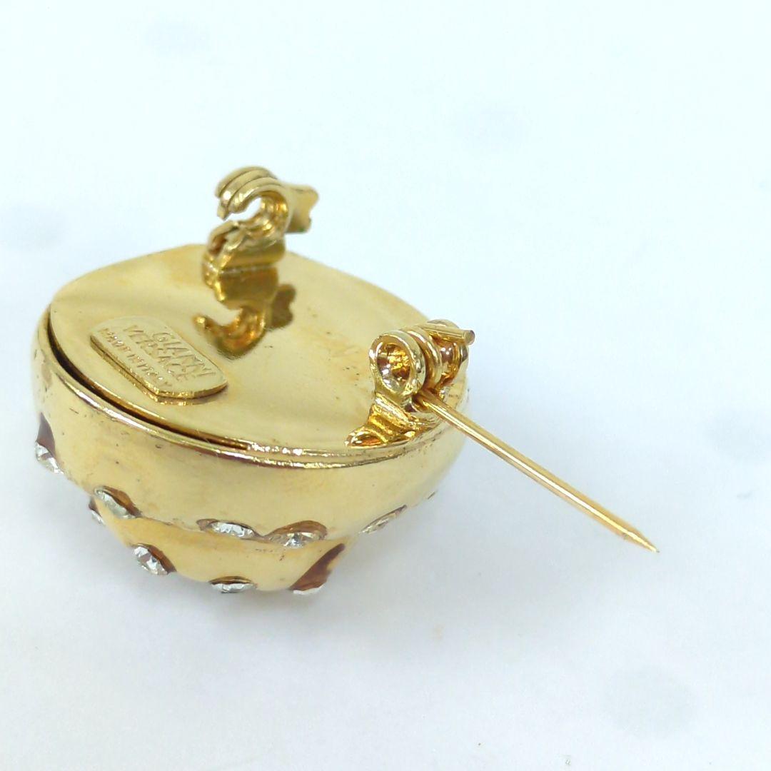 ジャンニヴェルサーチェ クリスタルラインストーン ピンブローチ