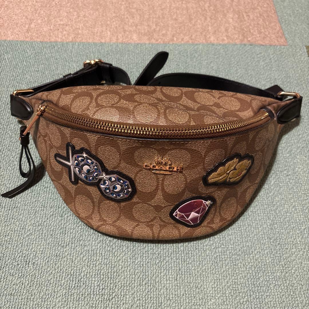 COACH パッチ付きボディバッグ ブラウン 000000010011-01.jpg?size=m&w=