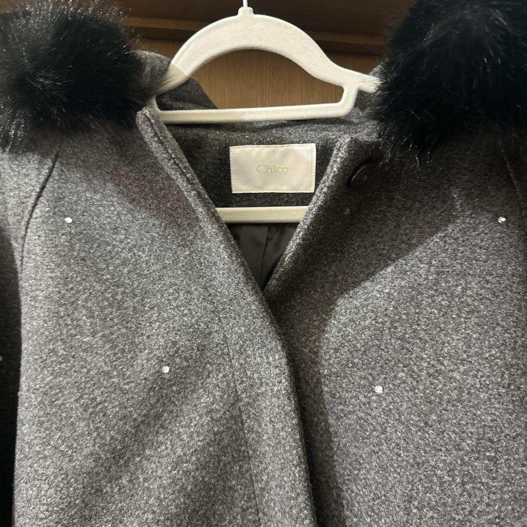 Chico ポンチョ ビジュー付きファー襟ケープコート レディース 新品